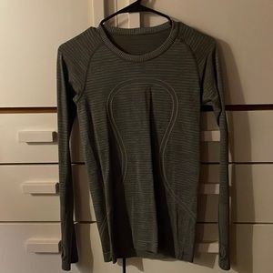 Swiftly tech lululemon shirt